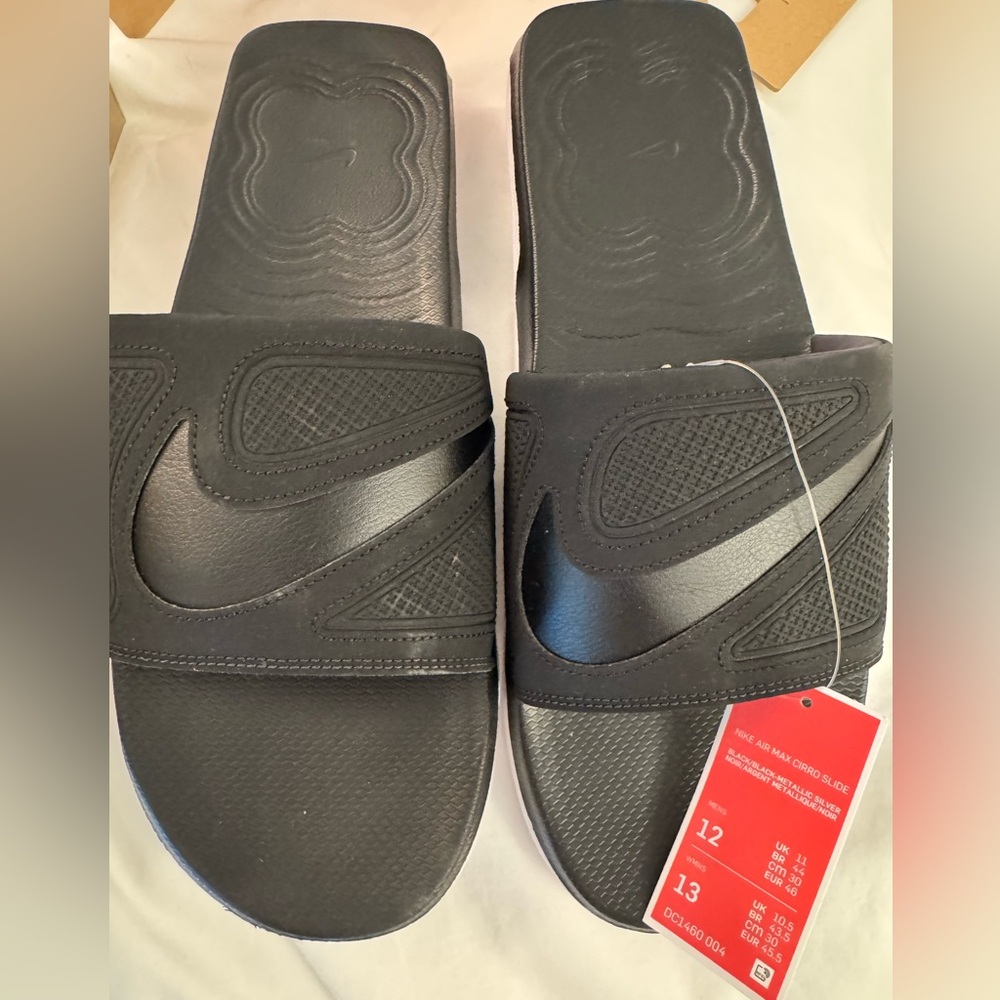 NWT Nike Black and Metallic Silver Air Max Cirro Slide